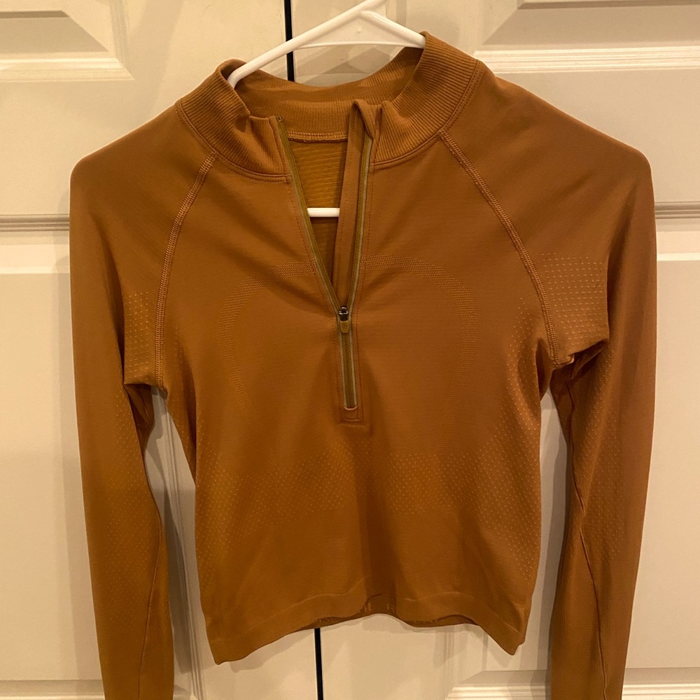 Lululemon fitted Crop half zip